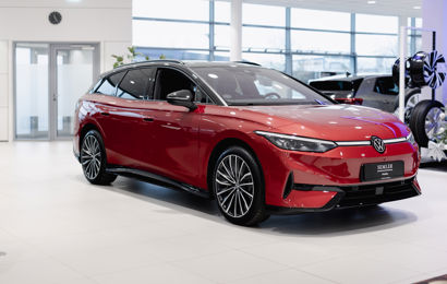 Rød ID-Volkswagen model i Semler Mobility showroom