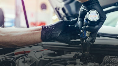 Værksted skruemaskine i bil