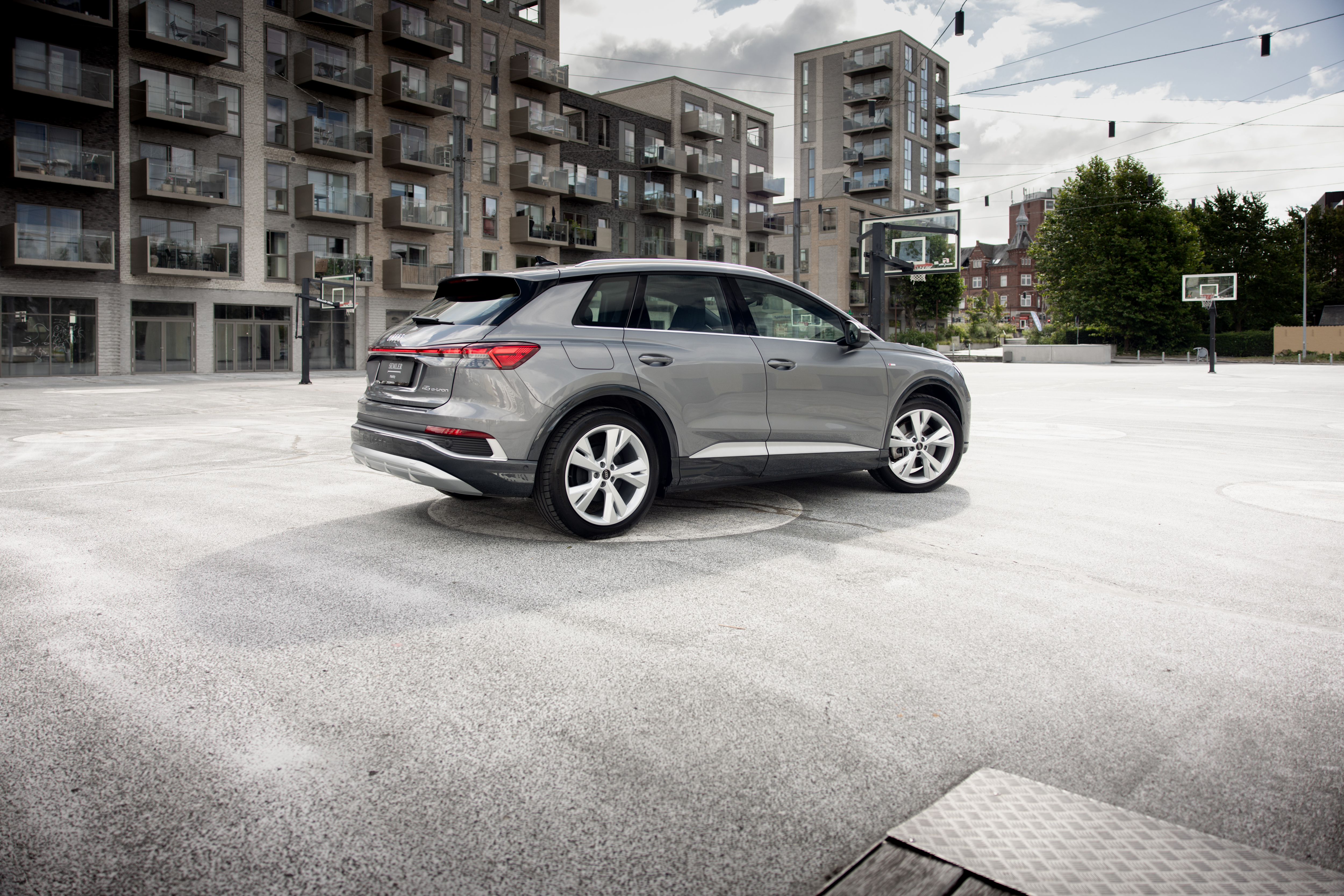 Audi Q4 sølv bagfra