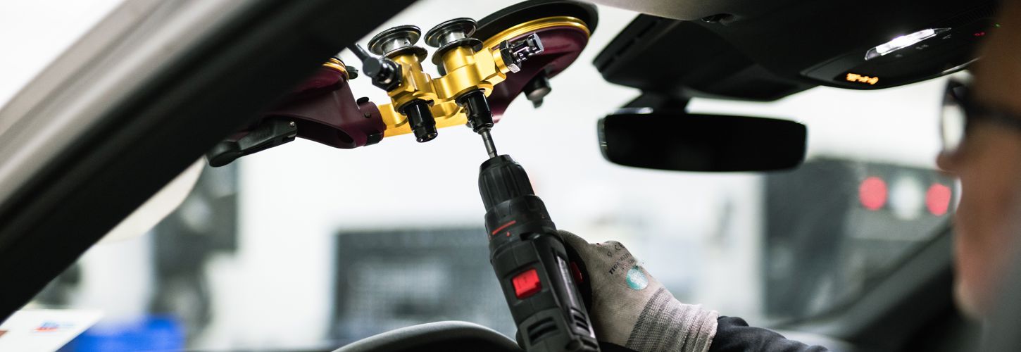 skift af forrude med værktøj