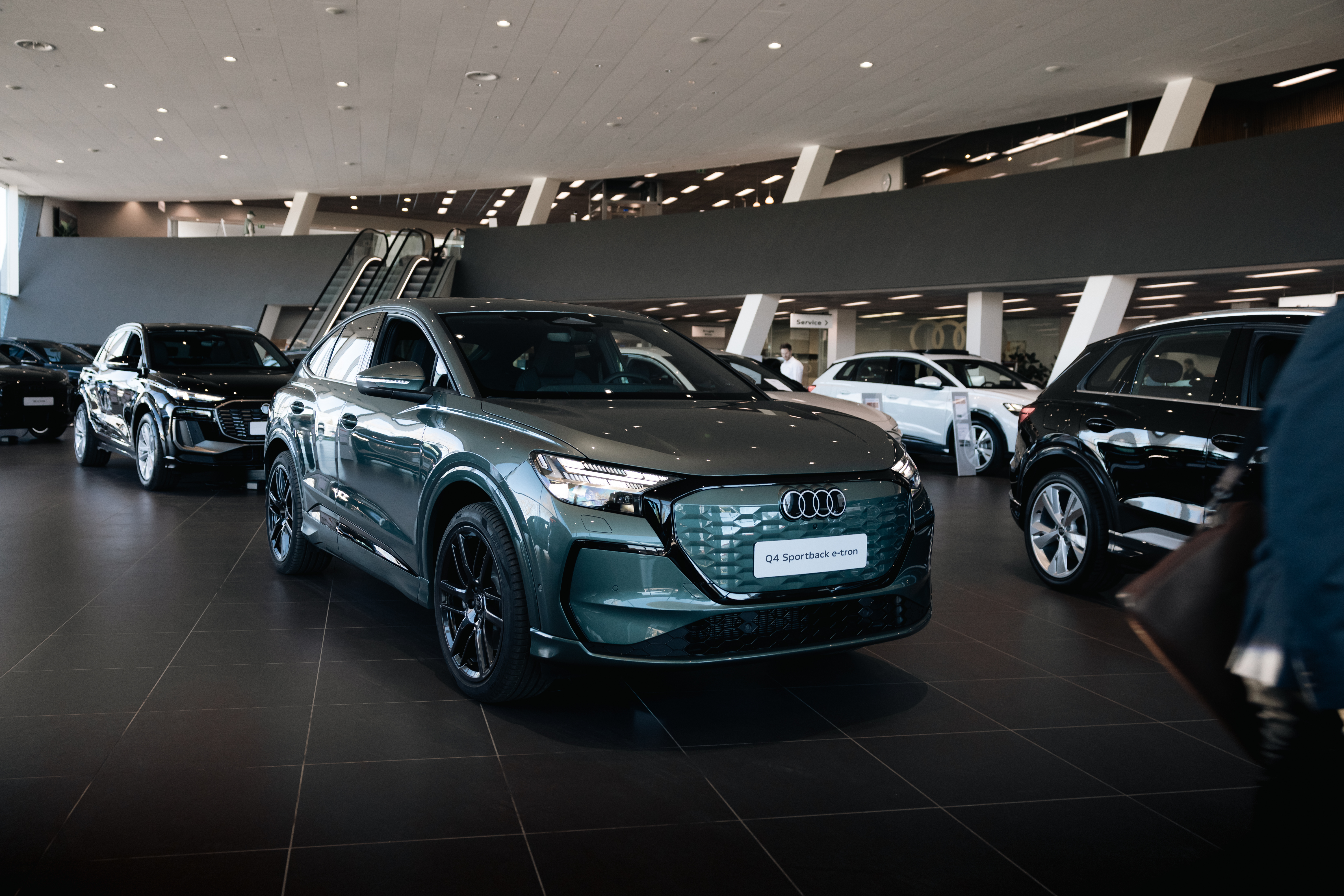 q4 e-tron i semler mobility showroom