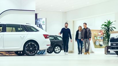 Semler Mobility ekspert viser bil frem