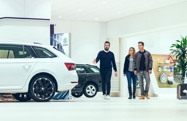 Semler Mobility ekspert viser bil frem