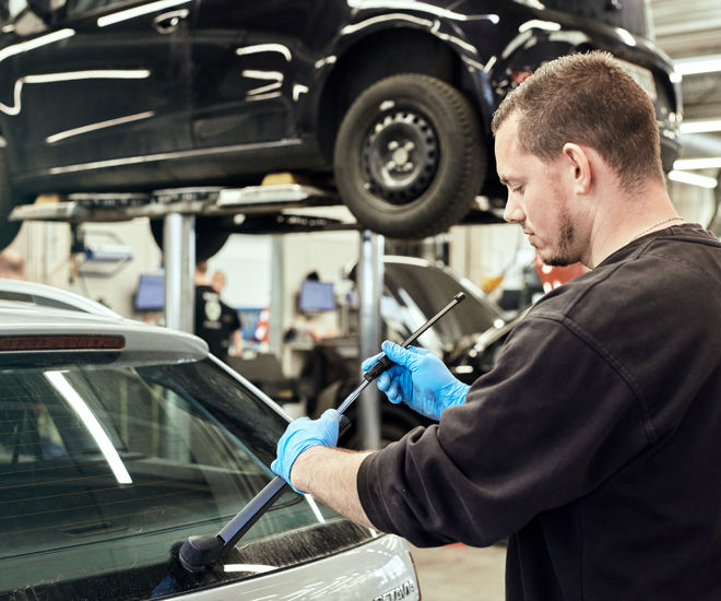 Udskiftning af viskerblade på bagrude